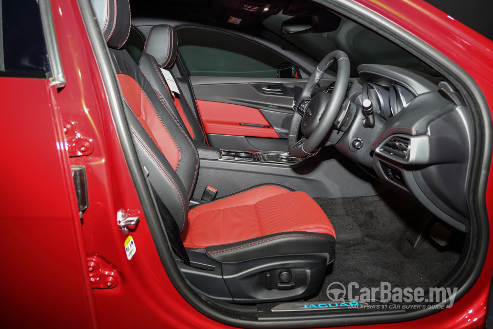 Jaguar XE X760 (2016) Interior