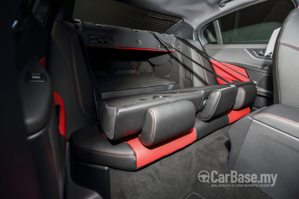 Jaguar XE X760 (2016) Interior