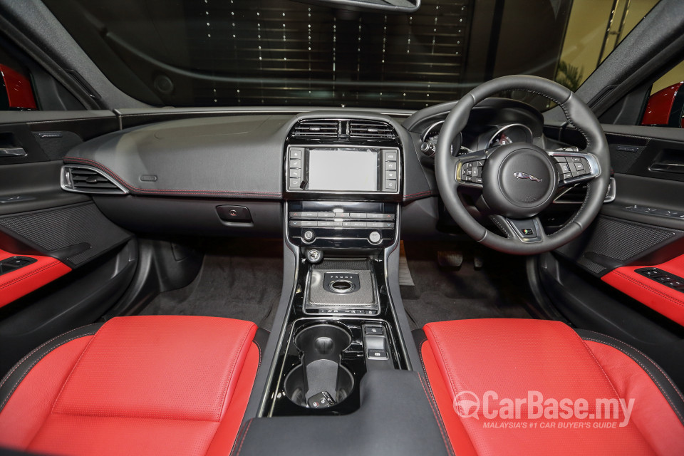 Jaguar XE X760 (2016) Interior