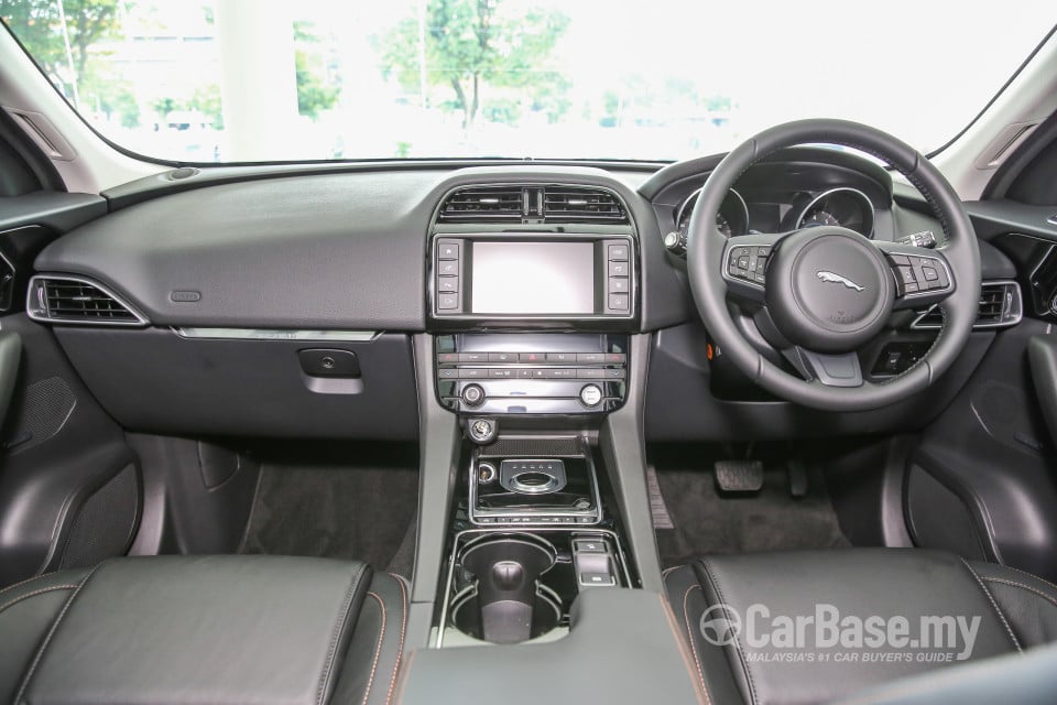 Jaguar F-Pace X761 (2016) Interior