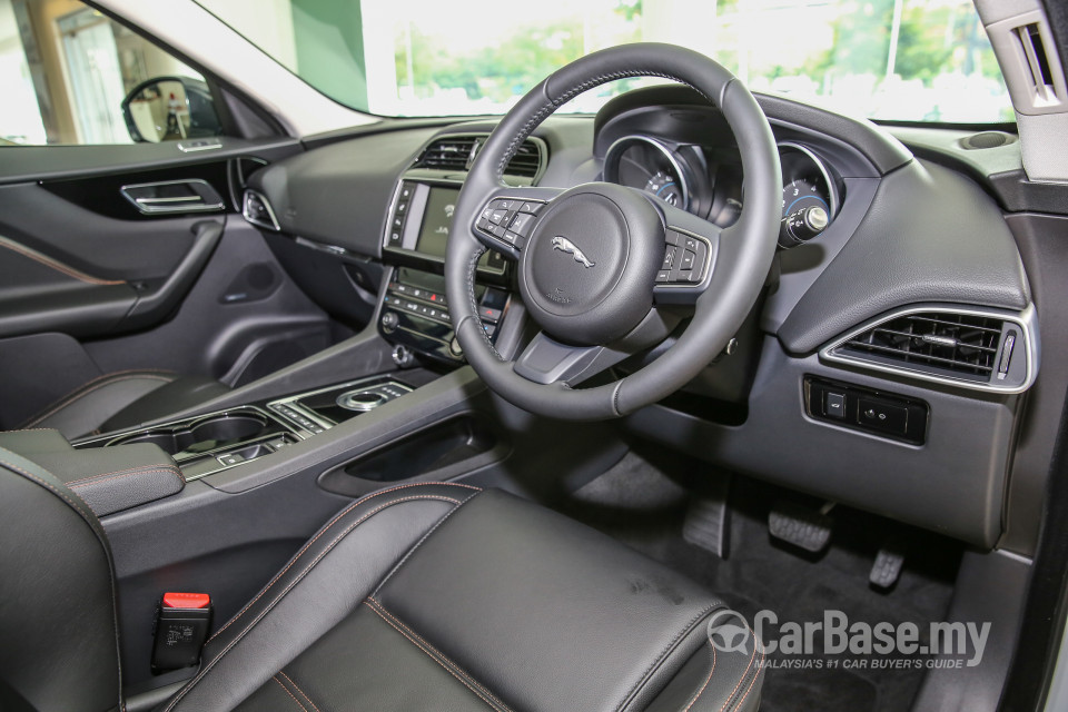 Jaguar F-Pace X761 (2016) Interior