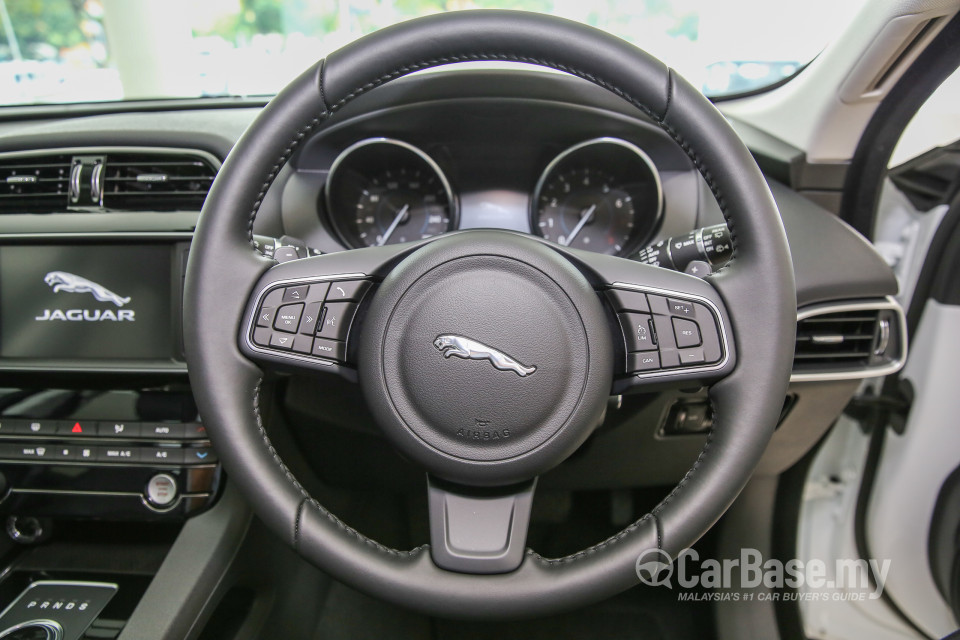 Jaguar F-Pace X761 (2016) Interior