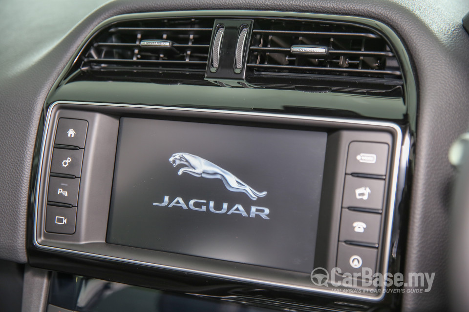 Jaguar F-Pace X761 (2016) Interior