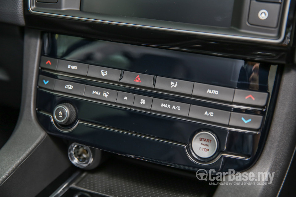 Jaguar F-Pace X761 (2016) Interior