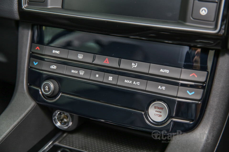 Nissan Navara D23 (2015) Interior