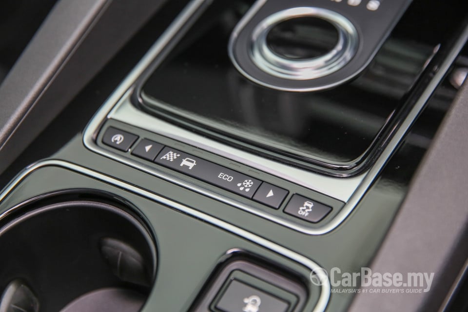 Jaguar F-Pace X761 (2016) Interior