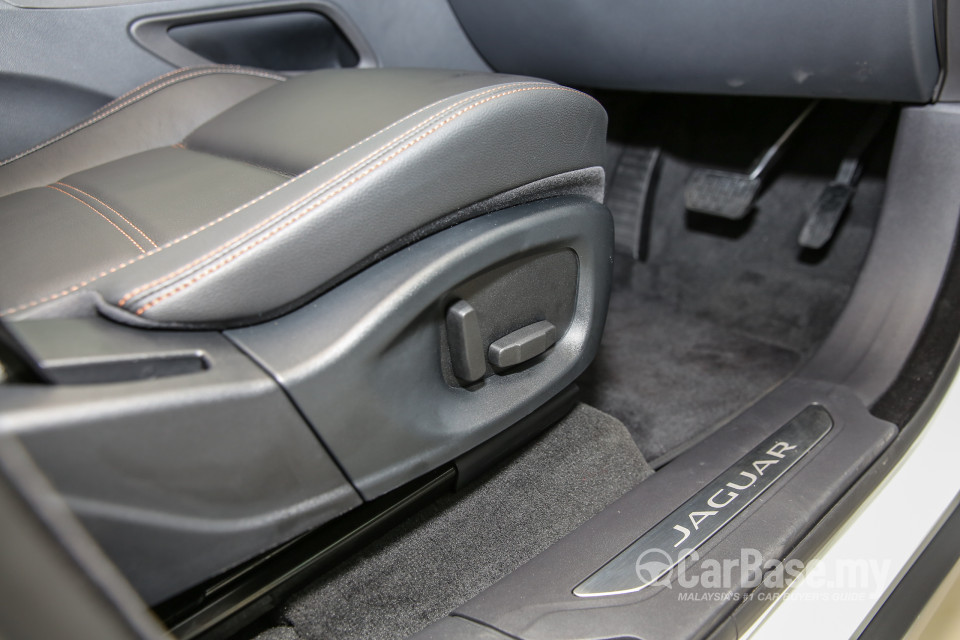 Jaguar F-Pace X761 (2016) Interior