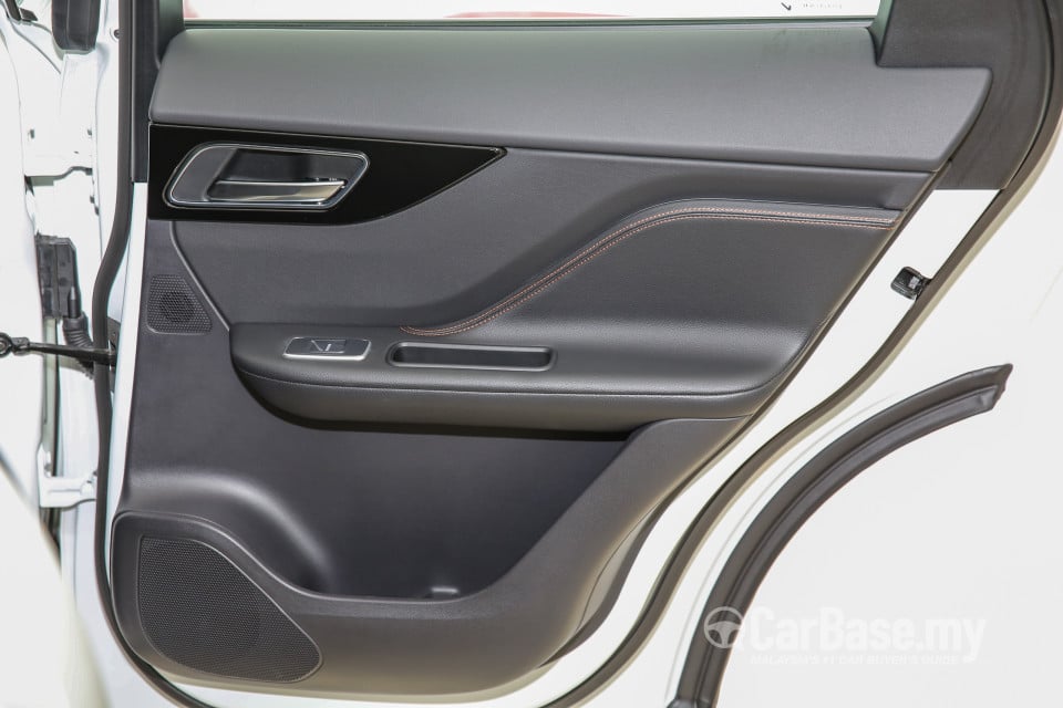 Jaguar F-Pace X761 (2016) Interior