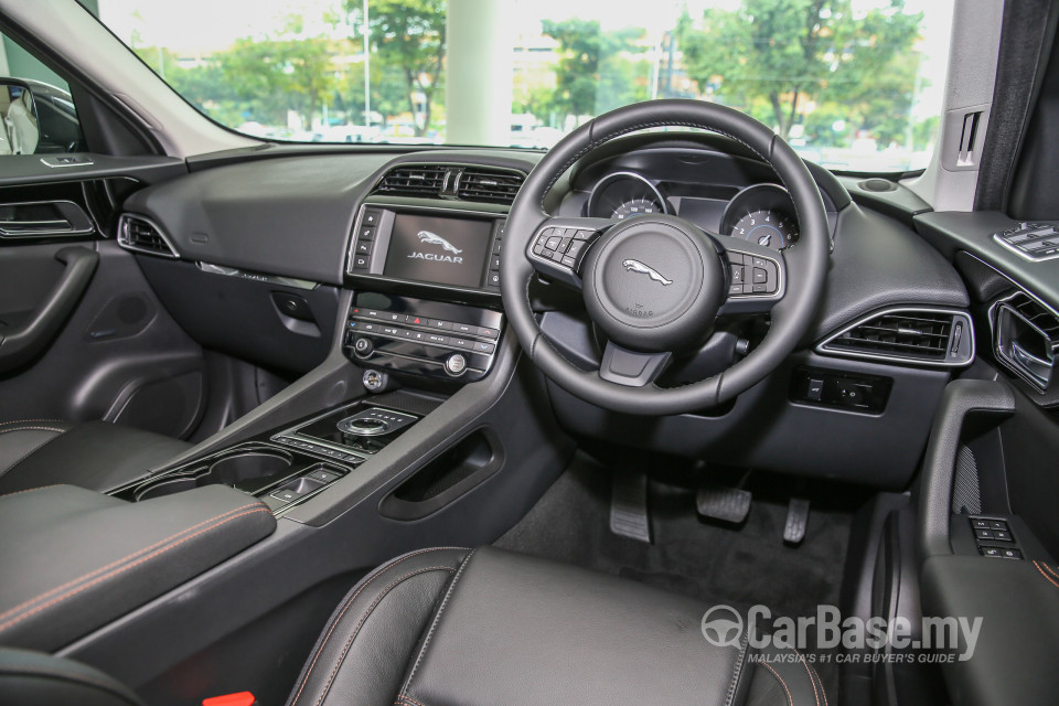 Jaguar F-Pace X761 (2016) Interior