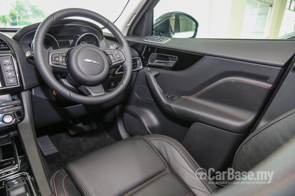 Jaguar F-Pace X761 (2016) Interior