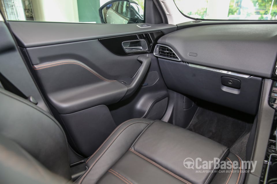 Jaguar F-Pace X761 (2016) Interior