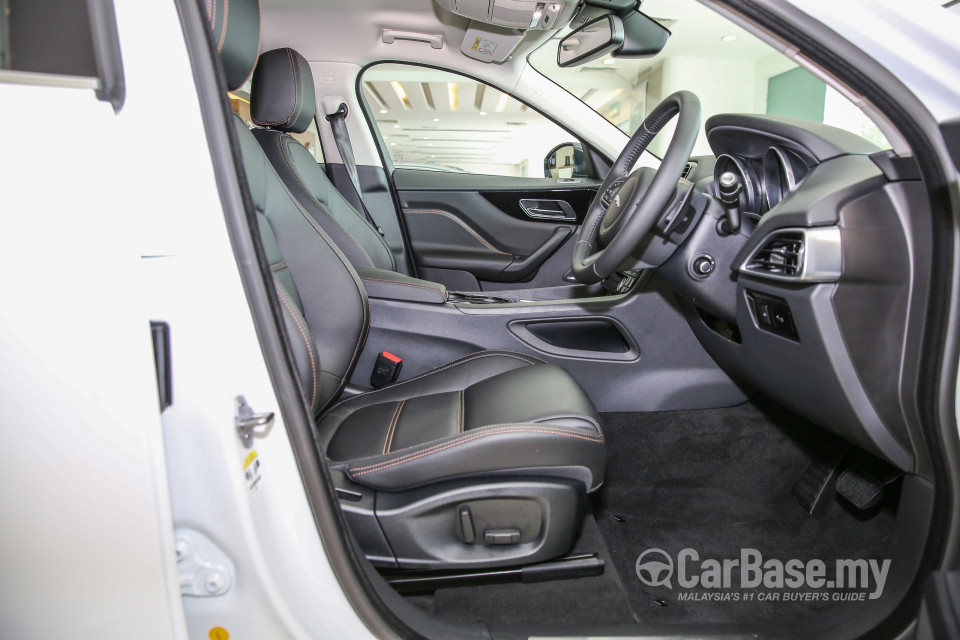 Jaguar F-Pace X761 (2016) Interior