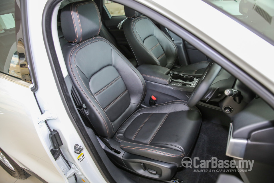 Jaguar F-Pace X761 (2016) Interior