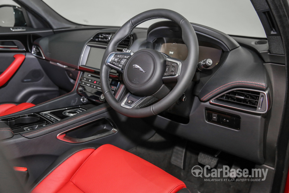 Jaguar F-Pace X761 (2016) Interior