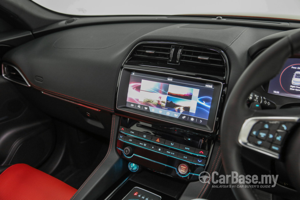 Jaguar F-Pace X761 (2016) Interior