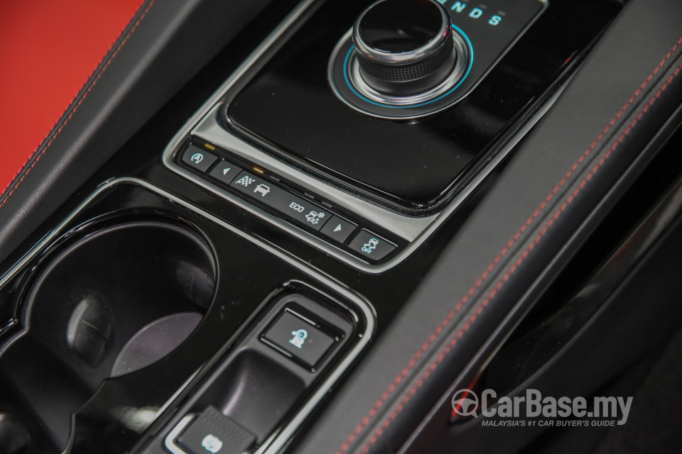 Jaguar F-Pace X761 (2016) Interior