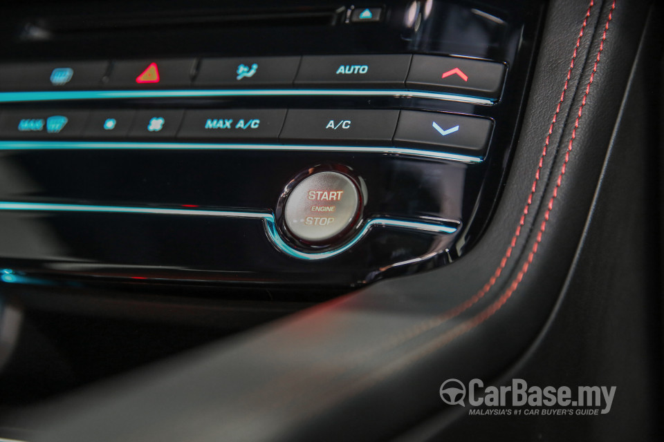 Jaguar F-Pace X761 (2016) Interior