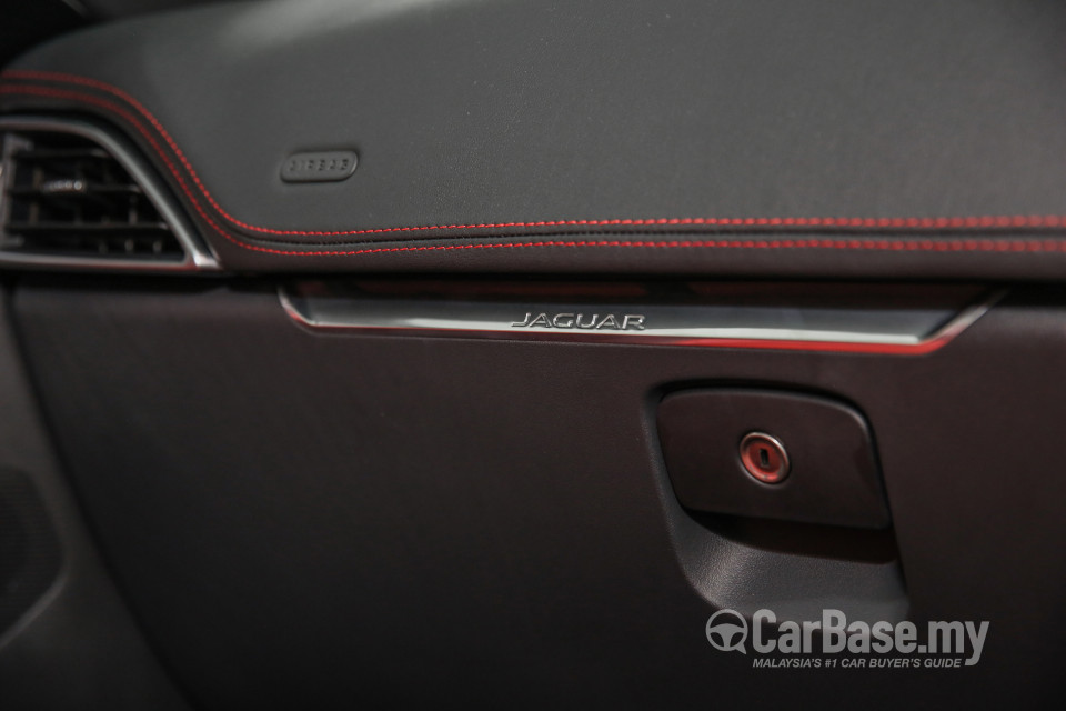 Jaguar F-Pace X761 (2016) Interior