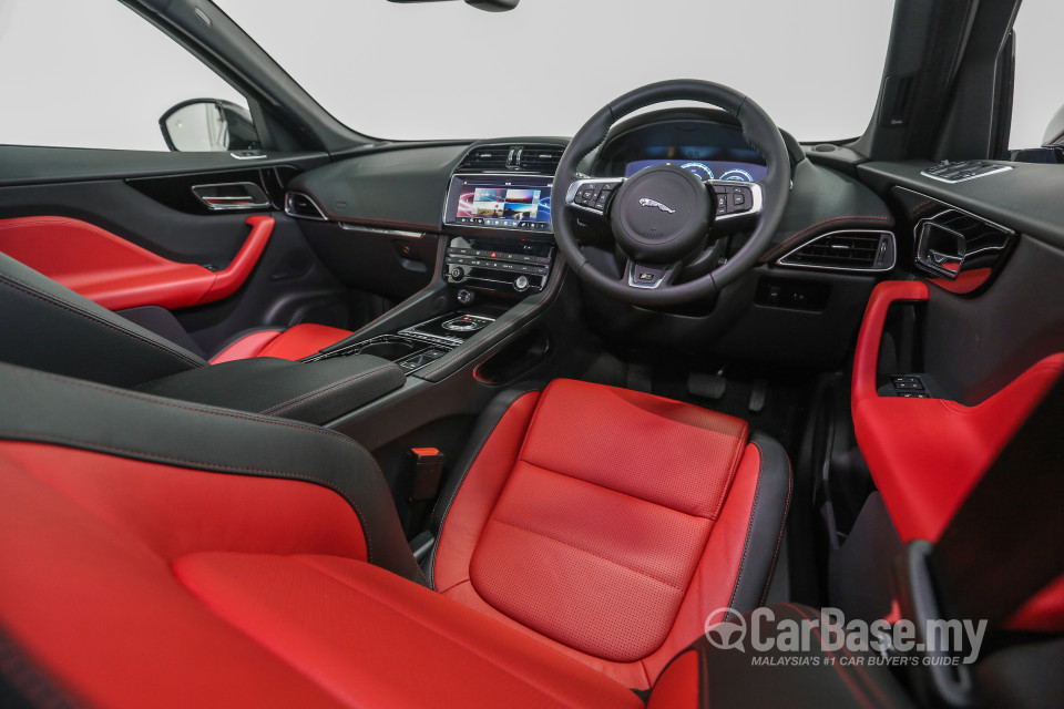 Jaguar F-Pace X761 (2016) Interior