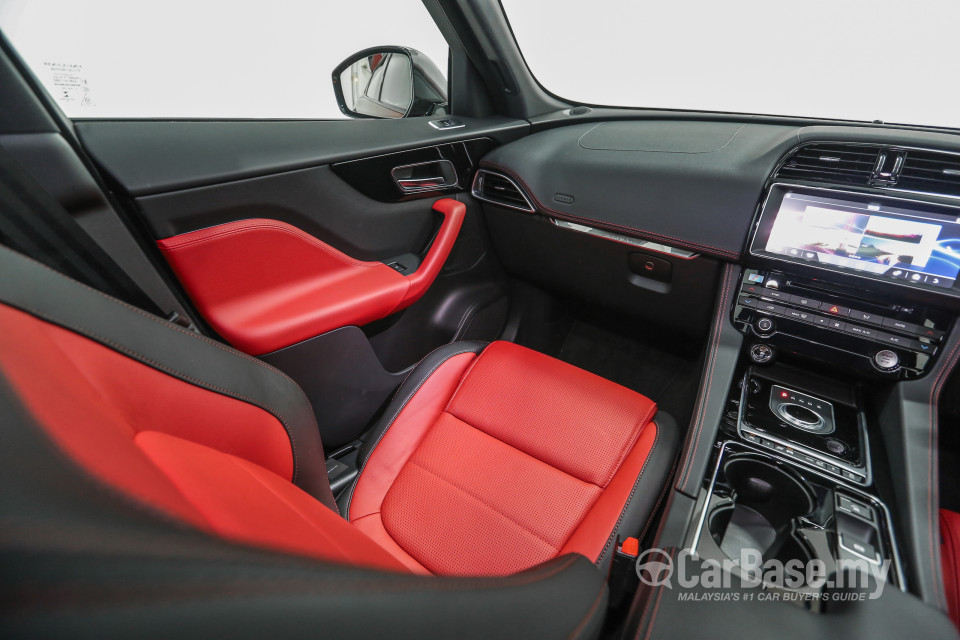 Jaguar F-Pace X761 (2016) Interior