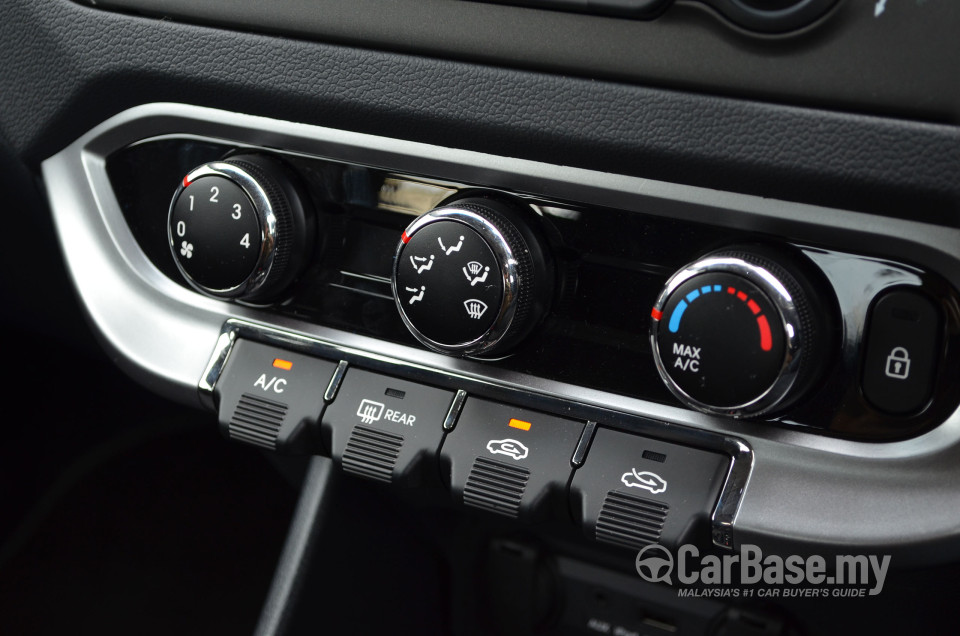 Kia Rio UB (2013) Interior