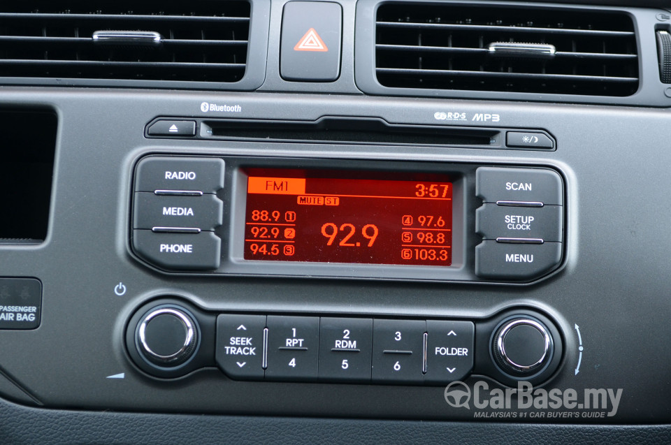 Kia Rio UB (2013) Interior