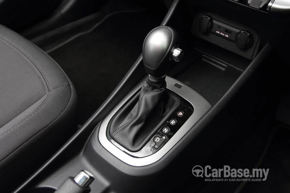 Kia Rio UB (2013) Interior