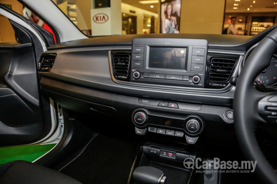 Kia Rio YB (2017) Interior