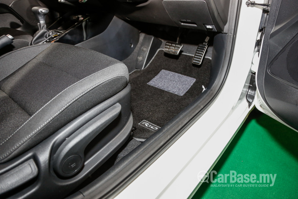 Kia Rio YB (2017) Interior