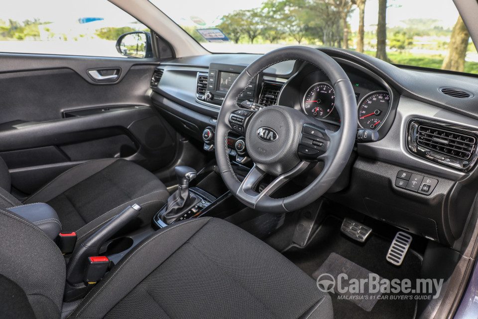 Kia Rio YB (2017) Interior