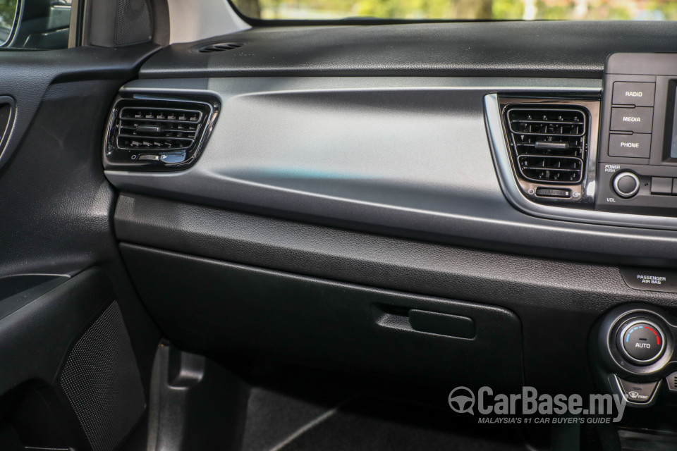 Kia Rio YB (2017) Interior