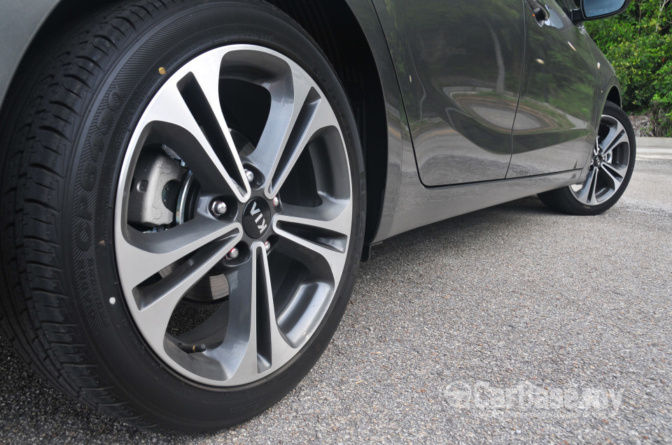 Kia Cerato YD (2013) Exterior