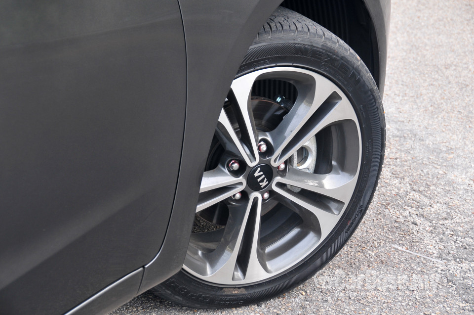 Kia Cerato YD (2013) Exterior