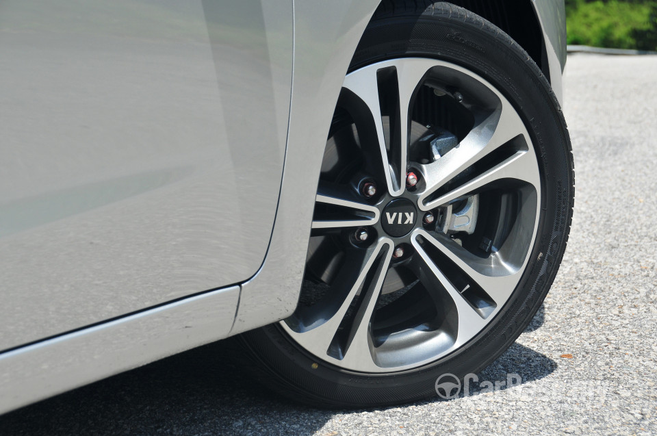 Kia Cerato YD (2013) Exterior