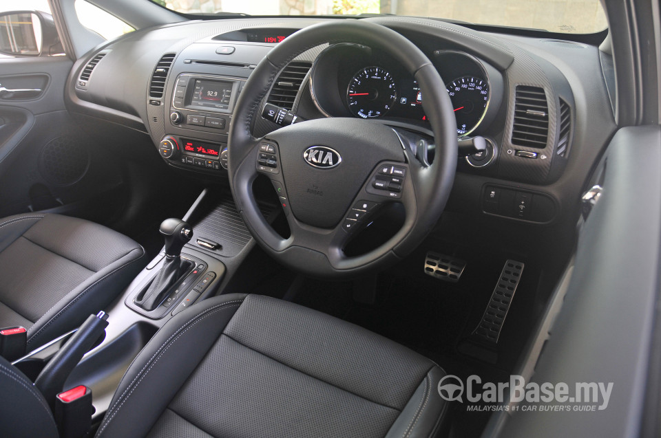 Kia Cerato YD (2013) Interior
