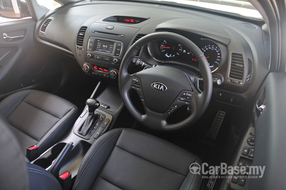 Kia Cerato YD (2013) Interior