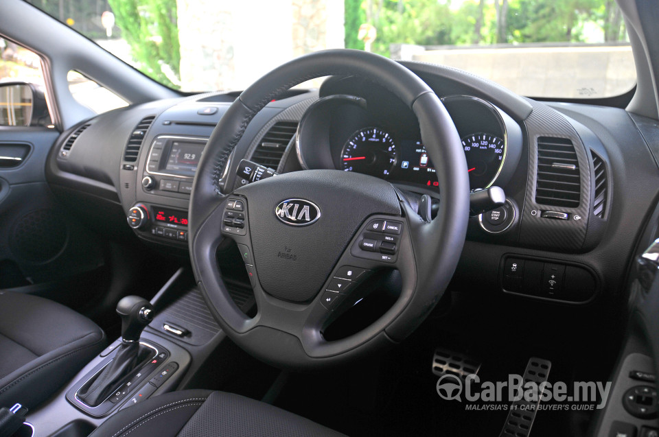 Kia Cerato YD (2013) Interior