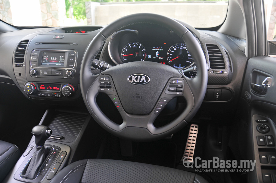 Kia Cerato YD (2013) Interior