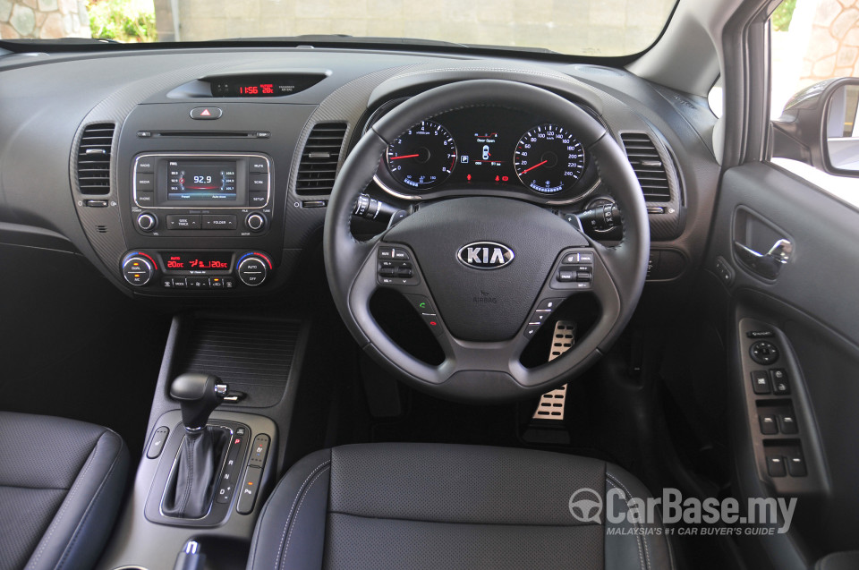 Kia Cerato YD (2013) Interior