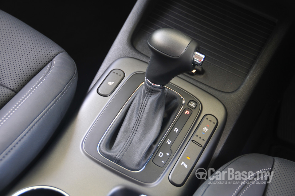 Kia Cerato YD (2013) Interior