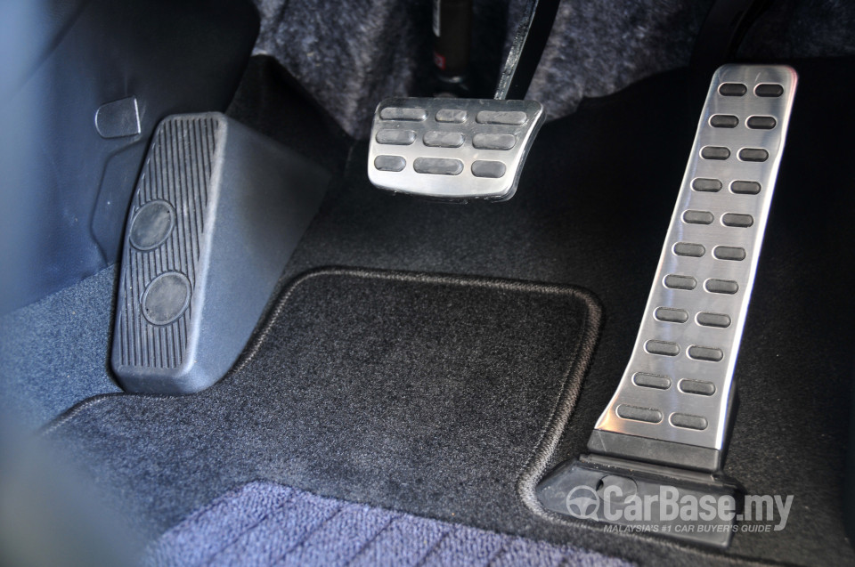 Kia Cerato YD (2013) Interior