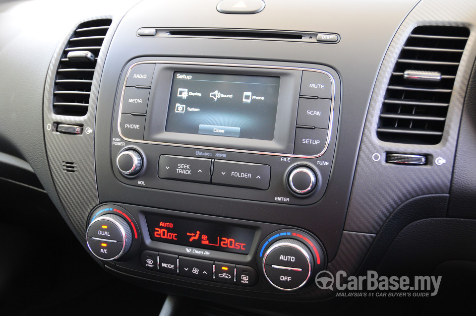 Kia Cerato YD (2013) Interior