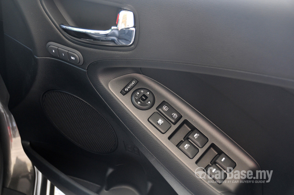 Kia Cerato YD (2013) Interior