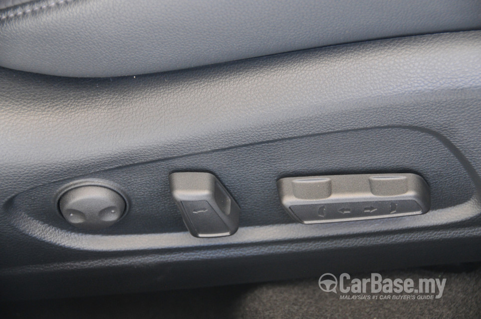 Kia Cerato YD (2013) Interior