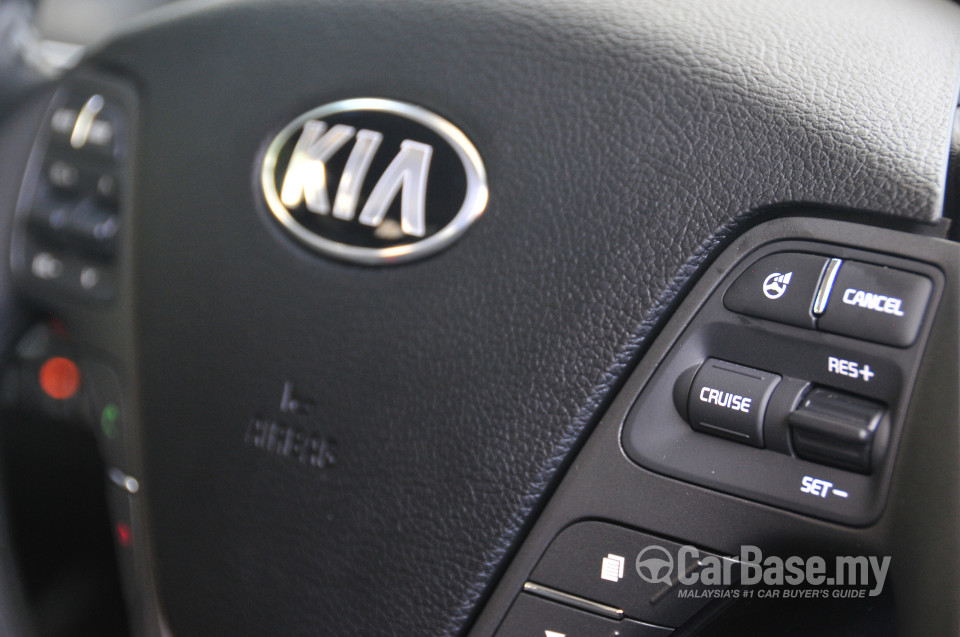 Kia Cerato YD (2013) Interior
