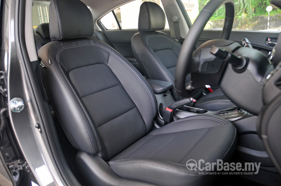 Kia Cerato YD (2013) Interior