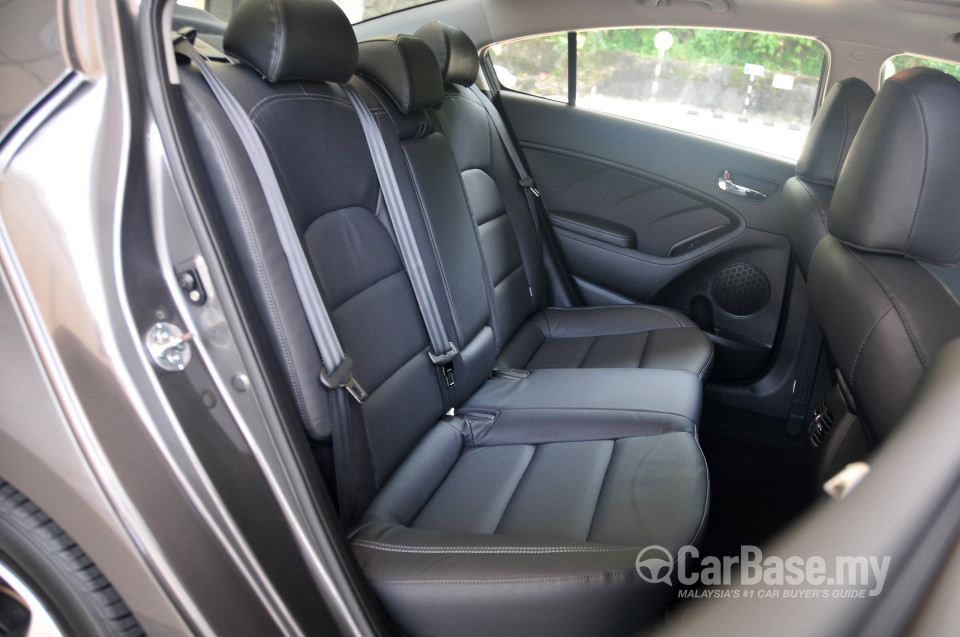 Kia Cerato YD (2013) Interior