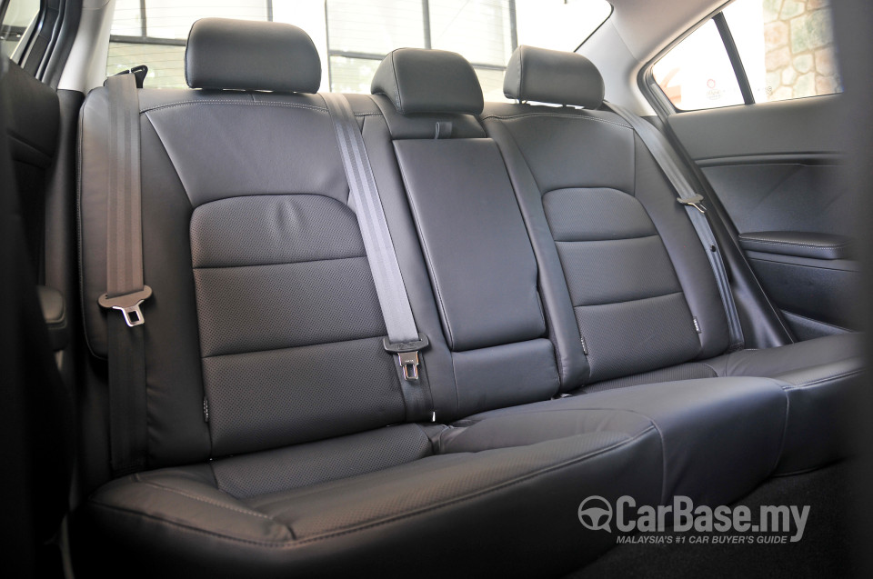 Kia Cerato YD (2013) Interior
