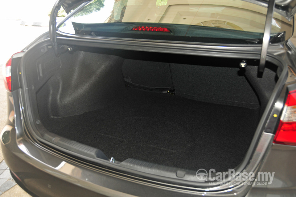 Kia Cerato YD (2013) Interior