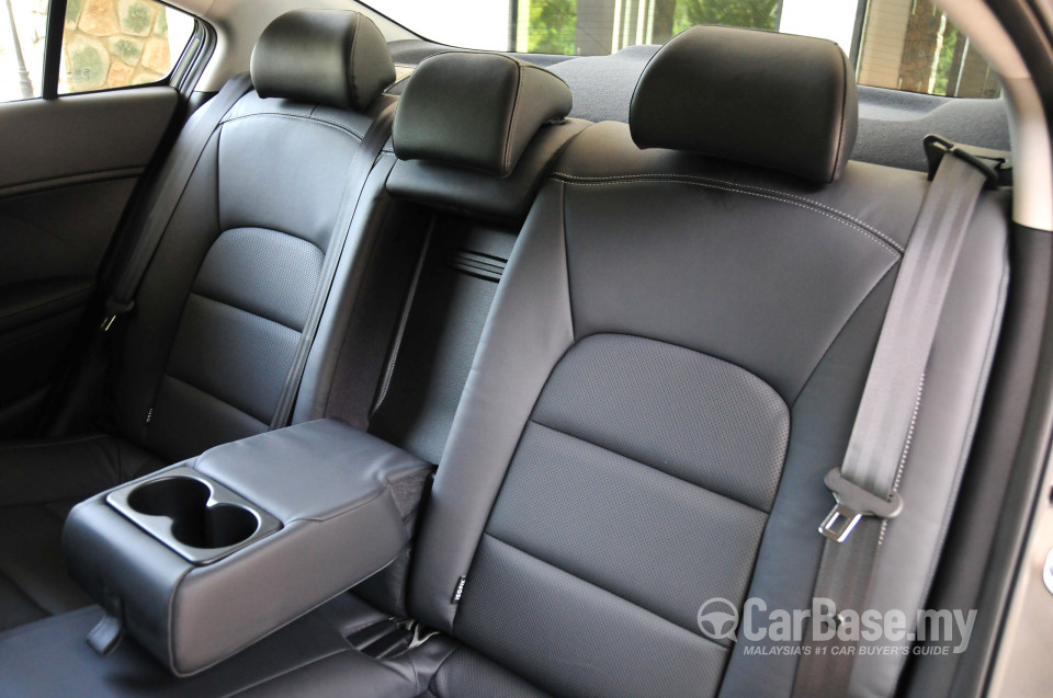 Kia Cerato YD (2013) Interior